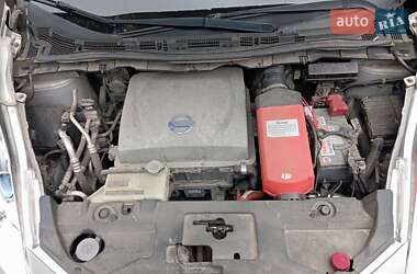 Хетчбек Nissan Leaf 2014 в 