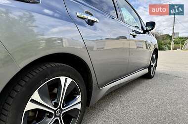 Хетчбек Nissan Leaf 2019 в 