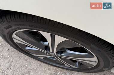 Хэтчбек Nissan Leaf 2020 в 