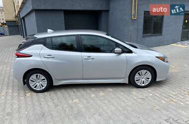 Хэтчбек Nissan Leaf 2022 в 