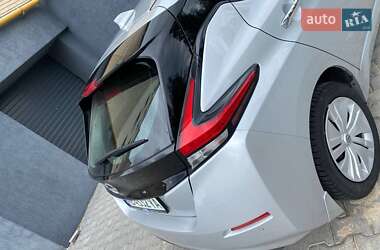 Хэтчбек Nissan Leaf 2022 в 