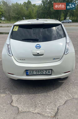 Хэтчбек Nissan Leaf 2016 в 