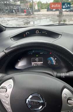 Хэтчбек Nissan Leaf 2015 в 