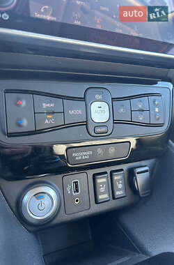 Хетчбек Nissan Leaf 2020 в 