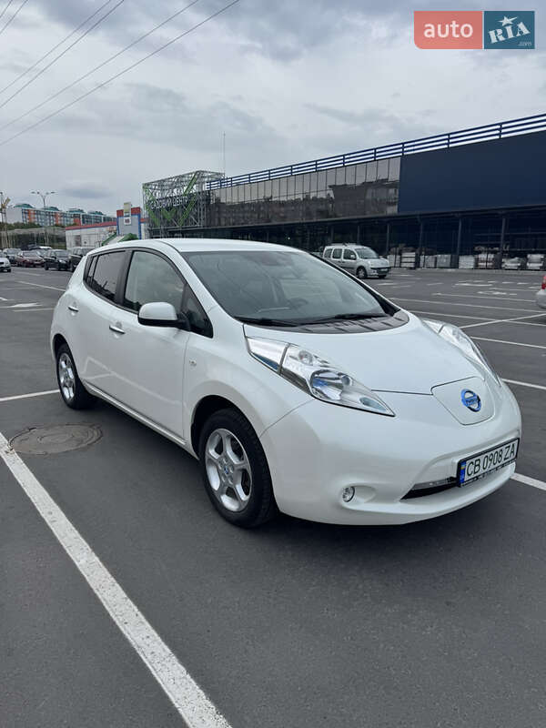 Хэтчбек Nissan Leaf 2013 в Чернигове