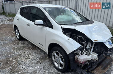 Хэтчбек Nissan Leaf 2013 в 