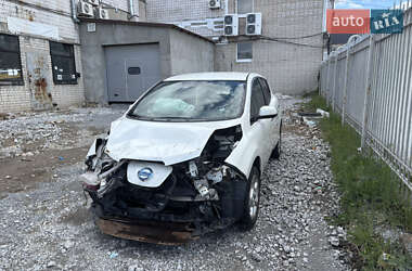 Хэтчбек Nissan Leaf 2013 в 