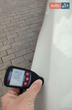 Хетчбек Nissan Leaf 2012 в 