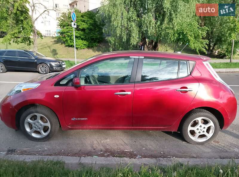 Хетчбек Nissan Leaf 2011 в Києві