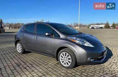Хетчбек Nissan Leaf 2015 в 