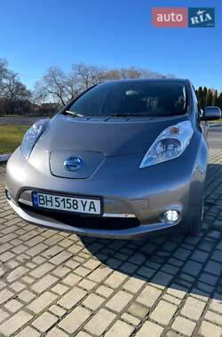 Хетчбек Nissan Leaf 2015 в 
