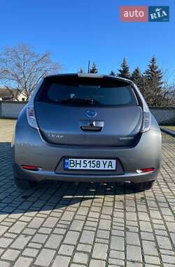Хетчбек Nissan Leaf 2015 в 