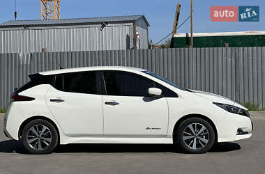 Хэтчбек Nissan Leaf 2018 в 