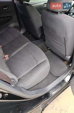 Хэтчбек Nissan Leaf 2013 в 