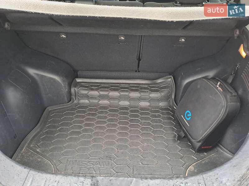 Хетчбек Nissan Leaf 2013 в Вишневому