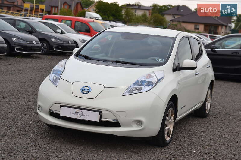 Хэтчбек Nissan Leaf 2013 в 
