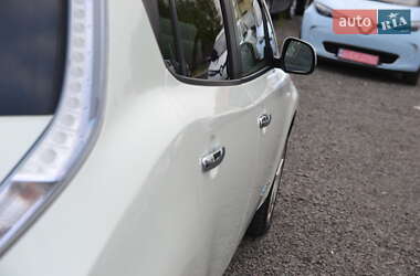 Хэтчбек Nissan Leaf 2013 в 