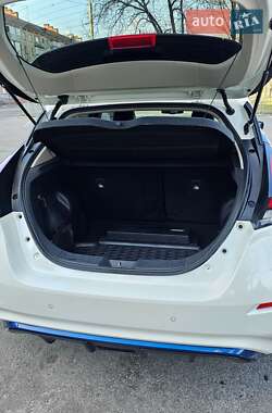 Хэтчбек Nissan Leaf 2018 в 