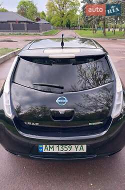 Хэтчбек Nissan Leaf 2012 в 