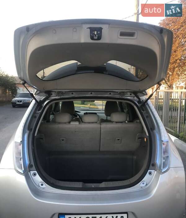 Хэтчбек Nissan Leaf 2012 в Киеве