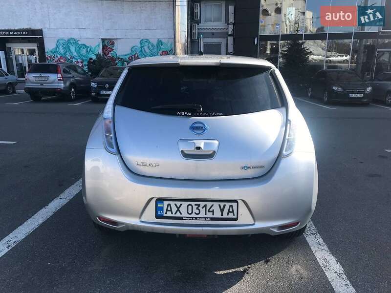 Хэтчбек Nissan Leaf 2012 в Киеве