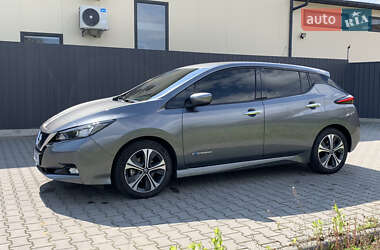 Хэтчбек Nissan Leaf 2019 в 