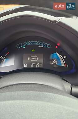 Хетчбек Nissan Leaf 2013 в 