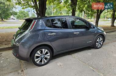 Хетчбек Nissan Leaf 2013 в 