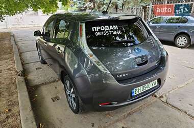 Хетчбек Nissan Leaf 2013 в 