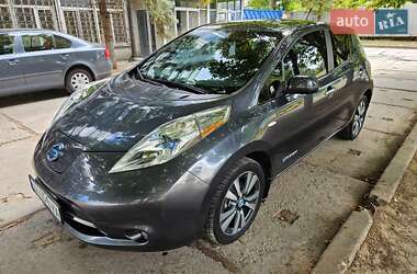 Хетчбек Nissan Leaf 2013 в 