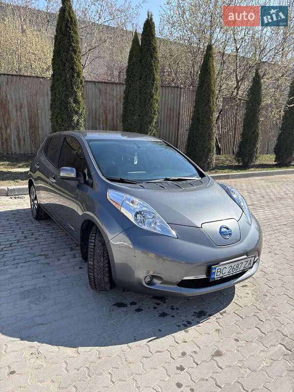 Хэтчбек Nissan Leaf 2015 в Львове