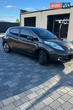 Хэтчбек Nissan Leaf 2017 в 