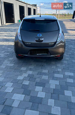 Хэтчбек Nissan Leaf 2017 в 