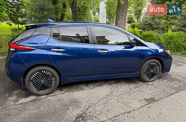Хэтчбек Nissan Leaf 2022 в 