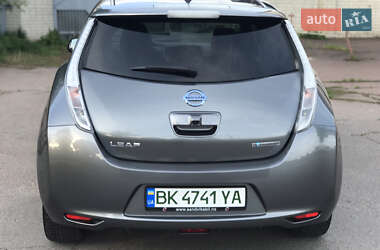 Хетчбек Nissan Leaf 2015 в 