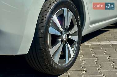 Хетчбек Nissan Leaf 2016 в 