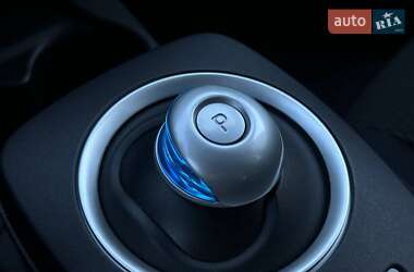 Хетчбек Nissan Leaf 2016 в 