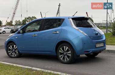 Хэтчбек Nissan Leaf 2013 в 