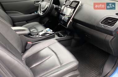 Хэтчбек Nissan Leaf 2013 в 