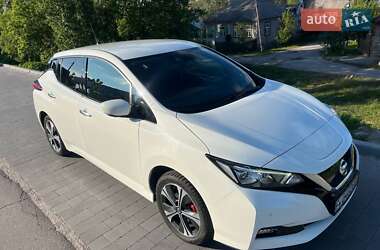 Хетчбек Nissan Leaf 2019 в 