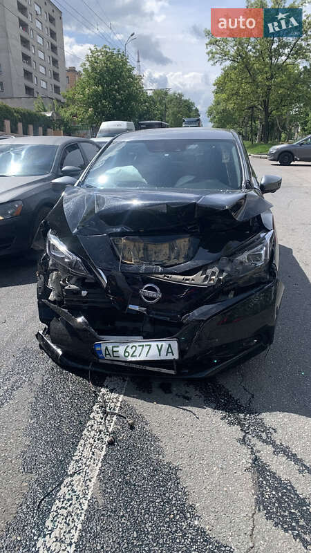 Хетчбек Nissan Leaf 2020 в 
