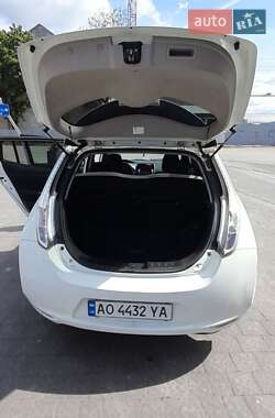 Хэтчбек Nissan Leaf 2016 в 