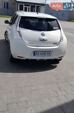 Хэтчбек Nissan Leaf 2016 в 