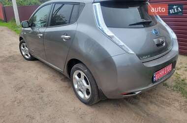 Хэтчбек Nissan Leaf 2014 в 