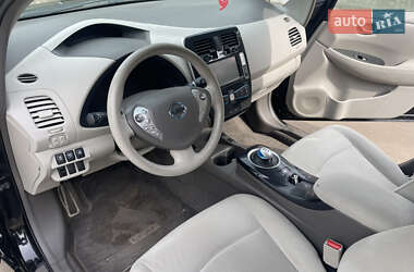 Хэтчбек Nissan Leaf 2012 в 