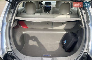 Хэтчбек Nissan Leaf 2012 в 