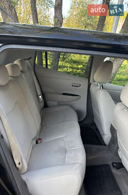 Хэтчбек Nissan Leaf 2012 в 