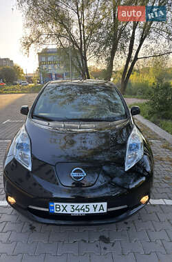 Хэтчбек Nissan Leaf 2012 в 