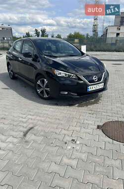 Хэтчбек Nissan Leaf 2019 в 