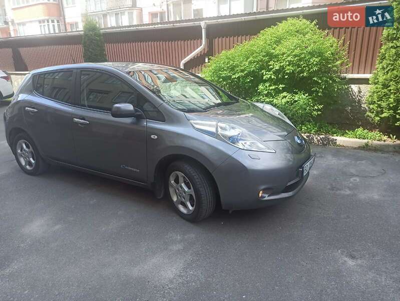Хэтчбек Nissan Leaf 2015 в 